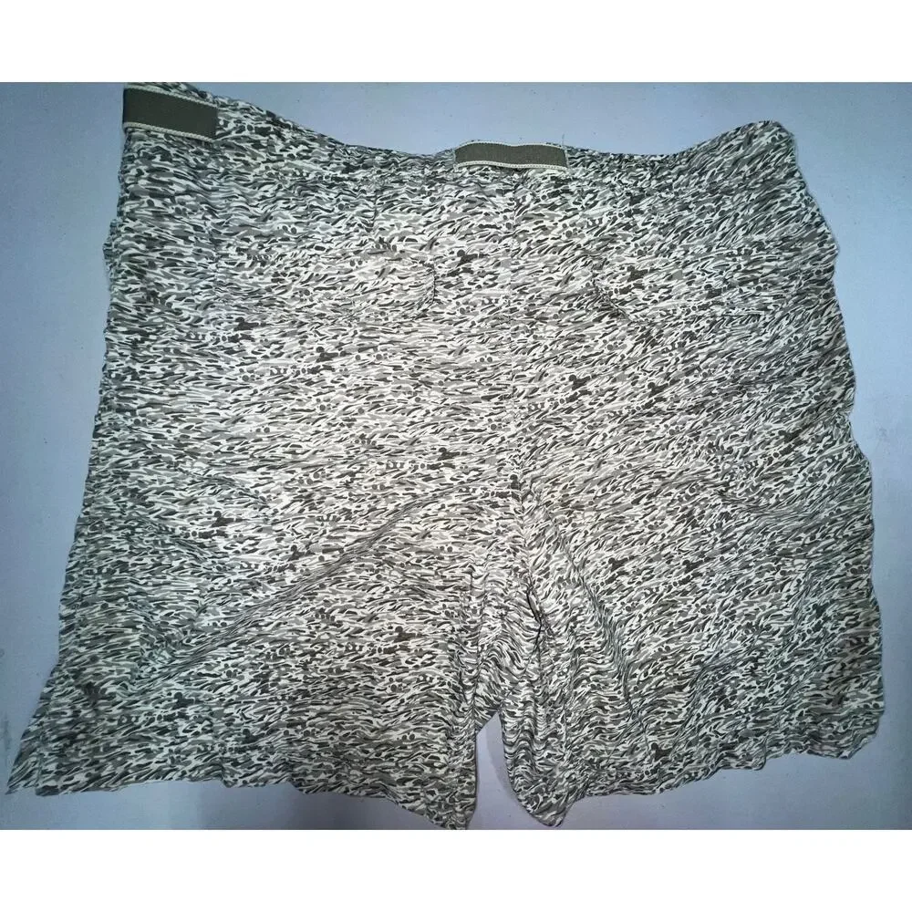 Columbia Camo shorts Mens L